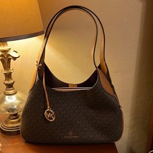 Michael Kors Kelsey Large Logo Shoulder Bag.  Brown and Acorn w/ gold hardware.